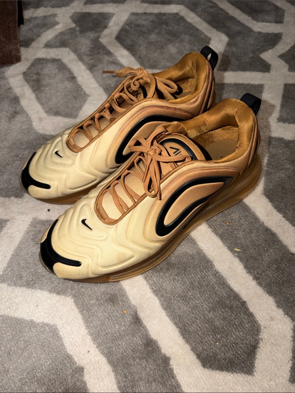 Nike 720 men’s size 11 sneakers